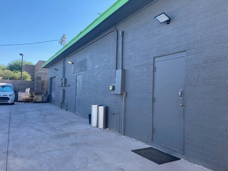 10812 N Cave Creek Rd, Phoenix, AZ à louer - Photo de l’immeuble – Image 3 sur 23