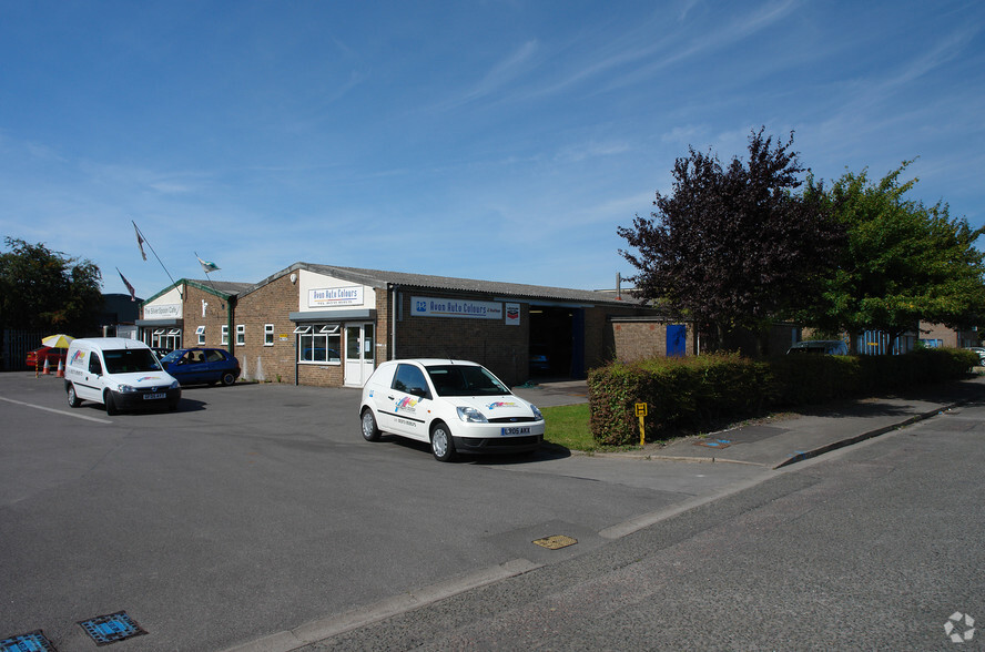 12 Washington Rd, Westbury à vendre - Photo principale – Image 1 sur 3