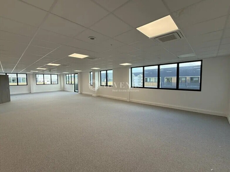 Local d’activités dans Chalifert à louer - Photo de l’immeuble – Image 3 sur 8