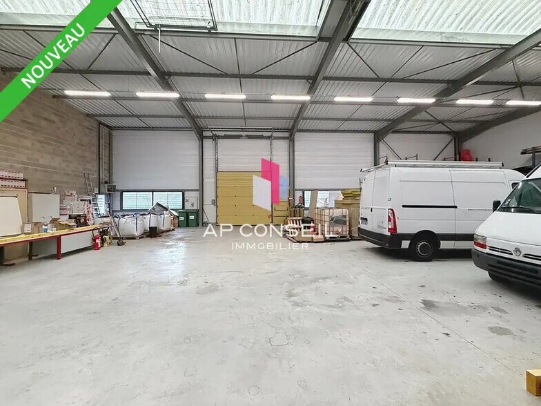 Industriel/Logistique dans Méré à louer - Photo de l’immeuble – Image 2 sur 7