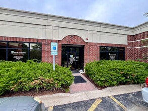 235 Remington Blvd, Bolingbrook, IL à louer Photo de l’immeuble– Image 1 sur 8