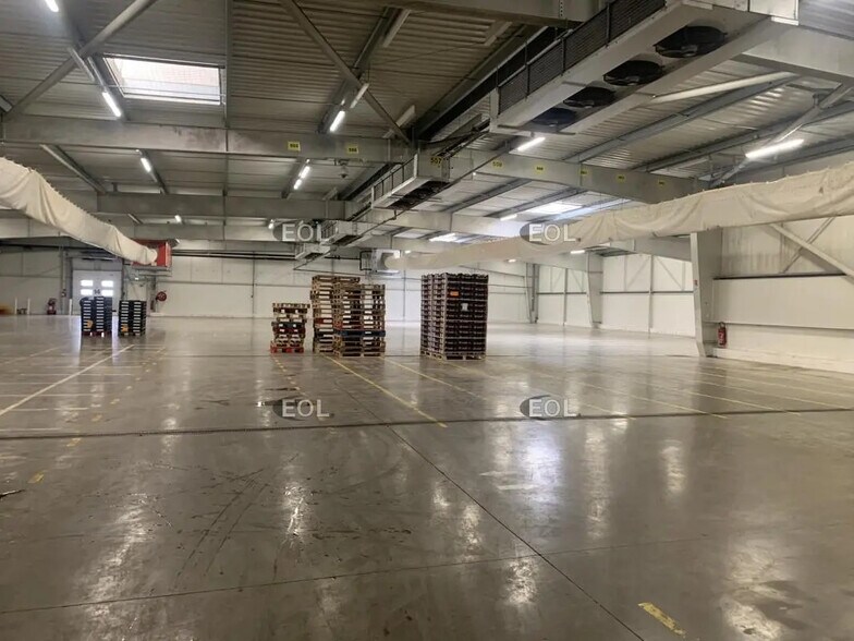 Local d’activités dans Châteaurenard à louer - Photo de l’immeuble – Image 2 sur 5