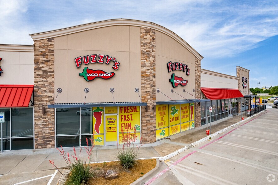 407 W Eldorado Pky, Little Elm, TX à louer - Photo de l’immeuble – Image 2 sur 6