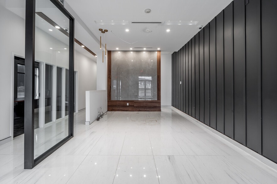 5000 Rue Bernard-Lefebvre, Laval, QC à vendre - Photo de l’immeuble – Image 3 sur 8