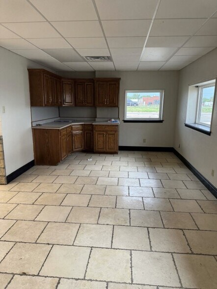 6035 Canyon Dr, Amarillo, TX à louer - Photo de l’immeuble – Image 3 sur 9