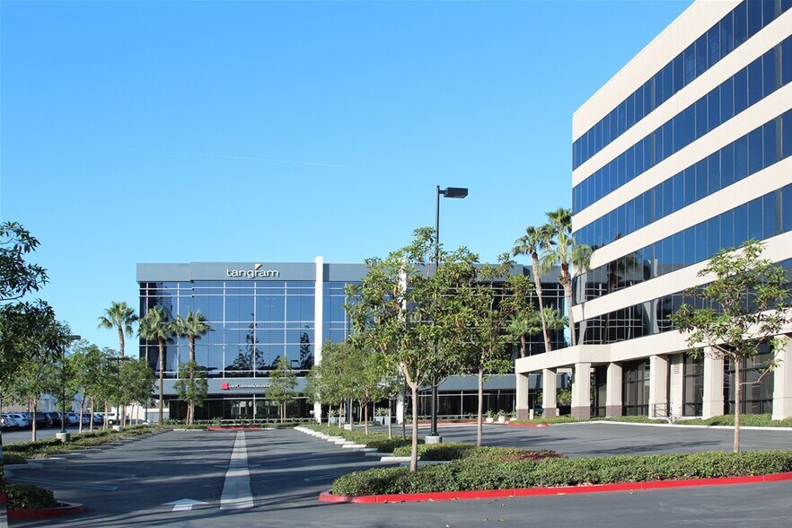 1401 Dove St, Newport Beach, CA à louer - Photo de l’immeuble – Image 1 sur 27