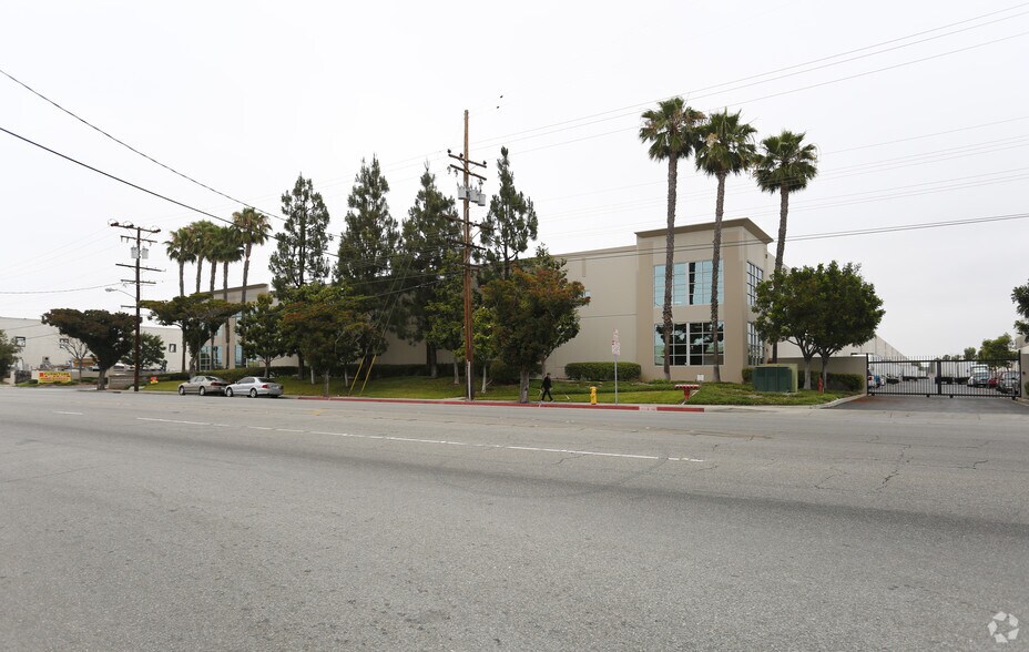 14350 Garfield Ave, Paramount, CA à louer - Photo de l’immeuble – Image 3 sur 5