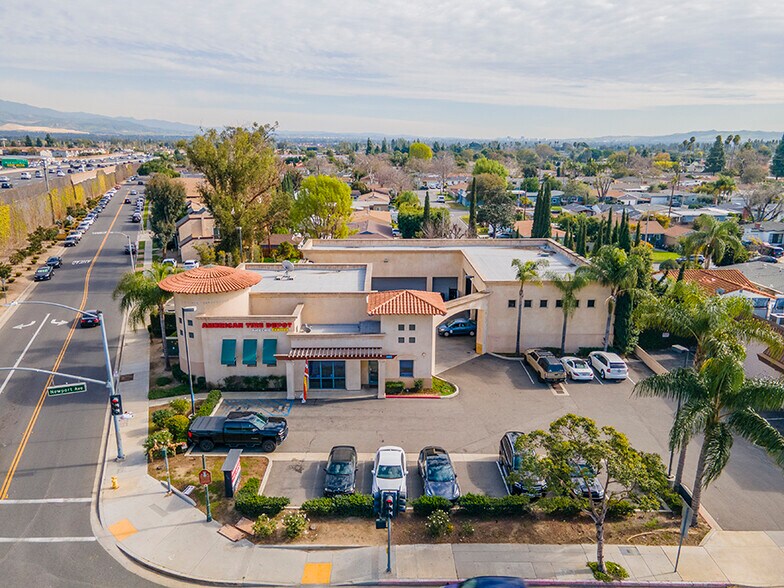 14122 Newport Ave, Tustin, CA à vendre - Photo de l’immeuble – Image 2 sur 8