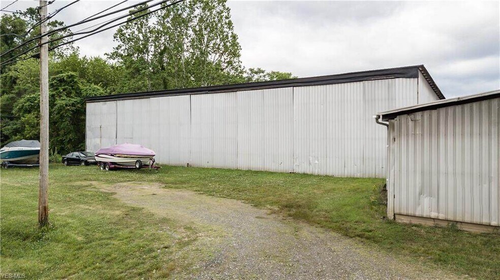 200 Dodge Ave, Williamstown, WV à vendre - Photo de l’immeuble – Image 2 sur 8