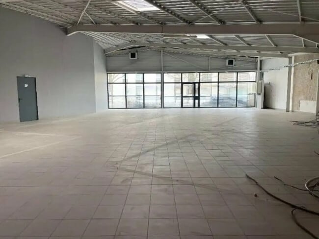 Plus de détails pour Local commercial à louer