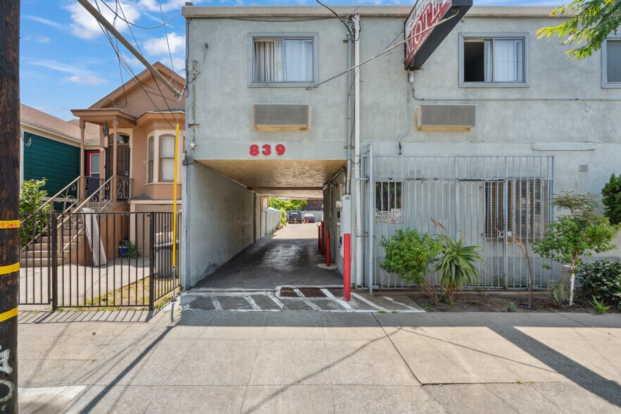 839 Isabella St, Oakland, CA à vendre - Photo de l’immeuble – Image 2 sur 46
