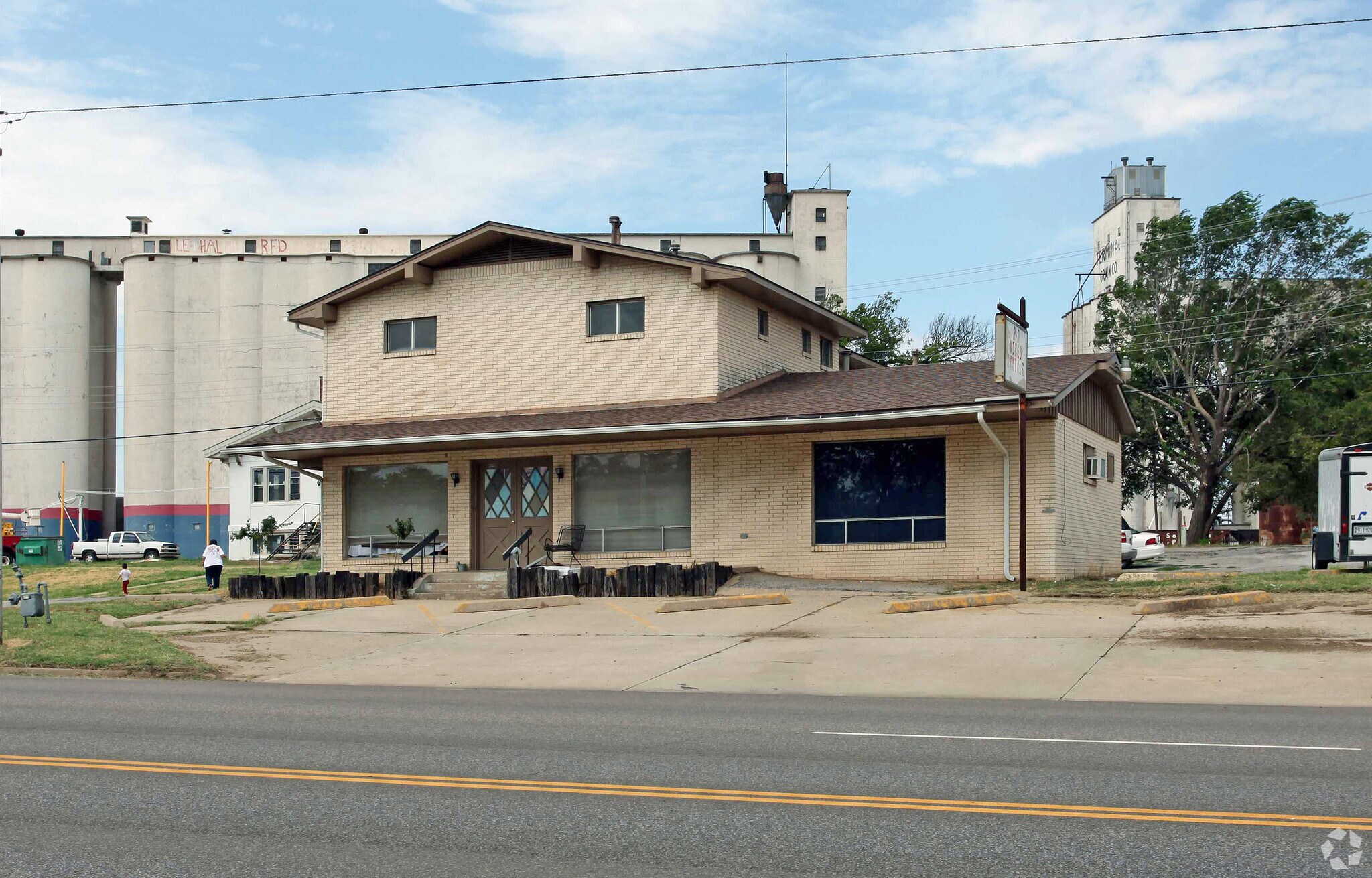 1020 S Rock Island Ave, El Reno, OK à vendre Photo principale– Image 1 sur 3