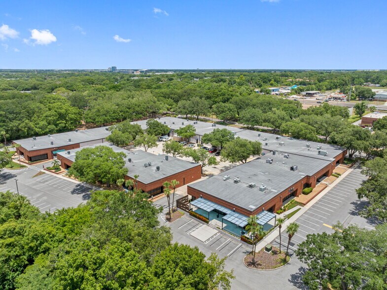 9417 Princess Palm Ave, Tampa, FL à louer - Photo de l’immeuble – Image 2 sur 12