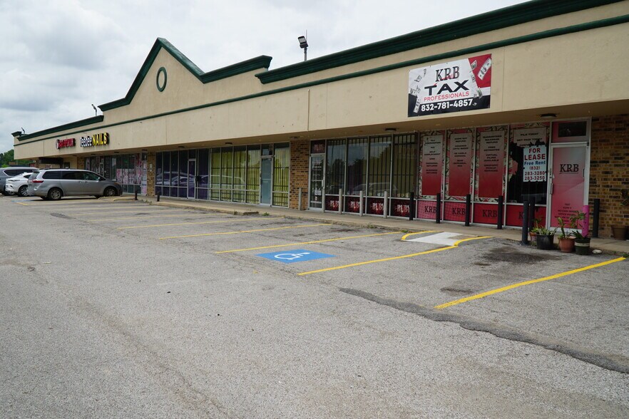 7227 Antoine, Houston, TX à louer - Photo de l’immeuble – Image 1 sur 2
