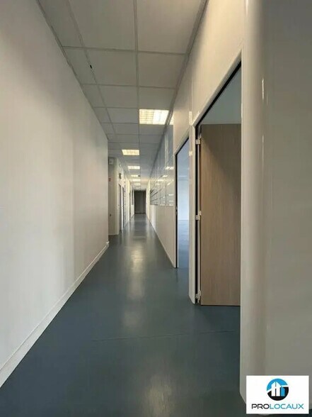 Bureau dans Creil à louer - Photo de l’immeuble – Image 2 sur 11