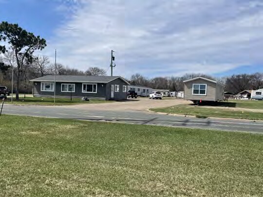 9550 Central Ave NE, Blaine, MN à vendre - Photo de l’immeuble – Image 2 sur 3
