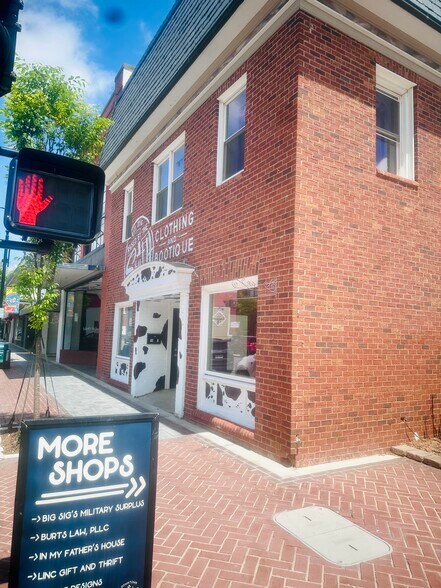 103 N College Ave, Newton, NC à louer - Photo de l’immeuble – Image 3 sur 40