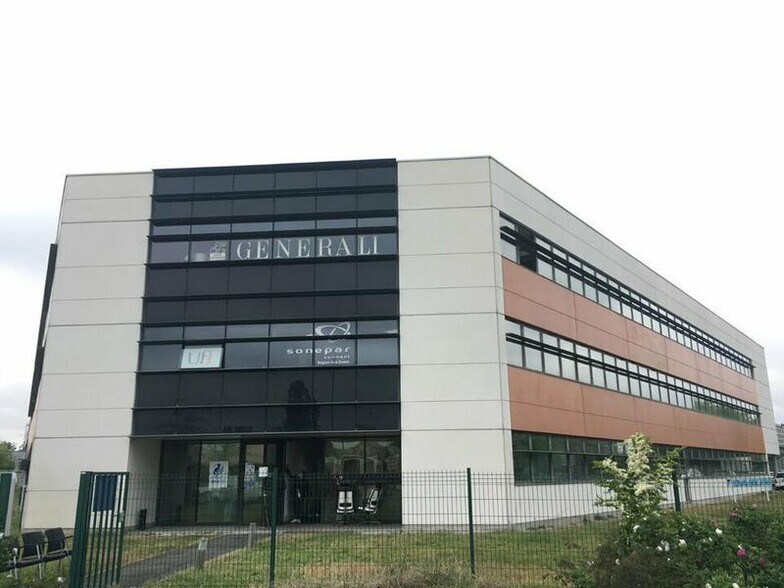 Bureau dans Villenave-d'Ornon à louer - Photo de l’immeuble – Image 1 sur 7
