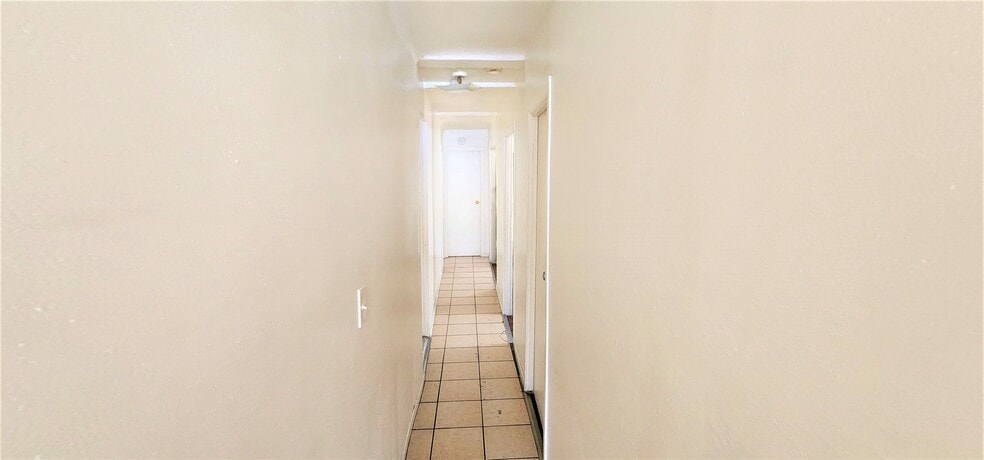 4342-4344 Floral Dr, Los Angeles, CA à vendre - Photo intérieure – Image 3 sur 10