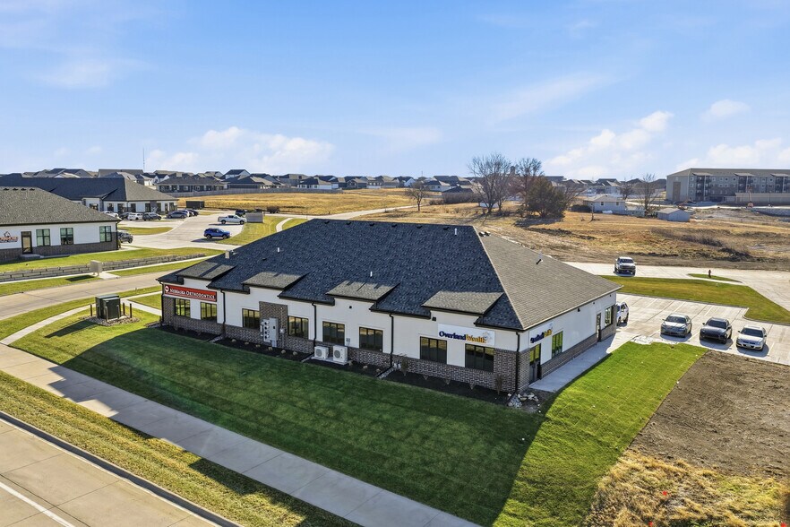 7450 Suncrest Dr, Lincoln, NE à louer - Photo de l’immeuble – Image 2 sur 5
