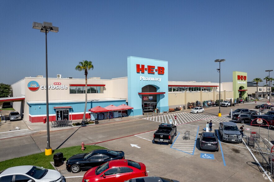 1818 FM 646, League City, TX à louer - Photo de l’immeuble – Image 2 sur 14