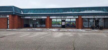 2825-2885 Lauzon Pky, Windsor, ON à louer Photo intérieure– Image 1 sur 5