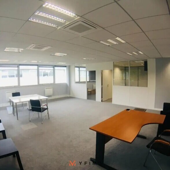 Bureau dans FOURQUEUX à louer - Photo de l’immeuble – Image 3 sur 4