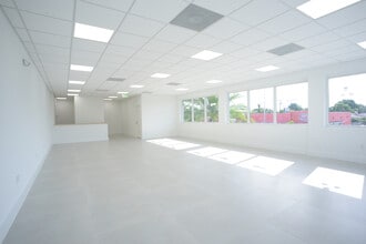 7811 NW 7th Ave, Miami, FL à louer Photo de l’immeuble– Image 1 sur 12