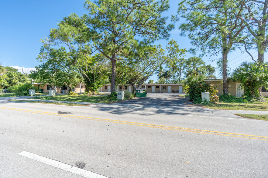 11103 Tamiami Trl E, Naples, FL à vendre - Photo de l’immeuble – Image 3 sur 16