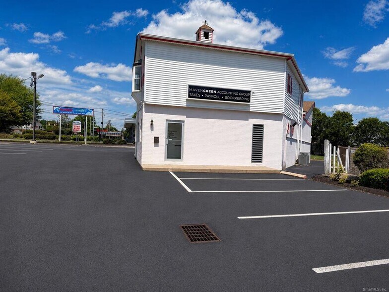735-737 Villa Ave, Fairfield, CT à louer - Photo de l’immeuble – Image 2 sur 9