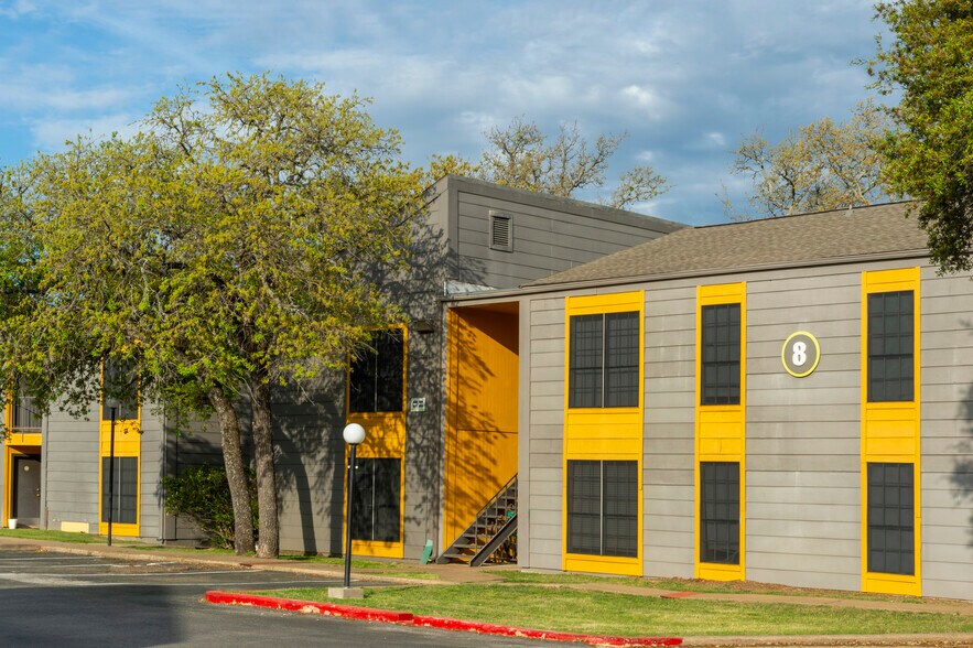 3902 College Main, Bryan, TX à vendre - Photo de l’immeuble – Image 3 sur 20