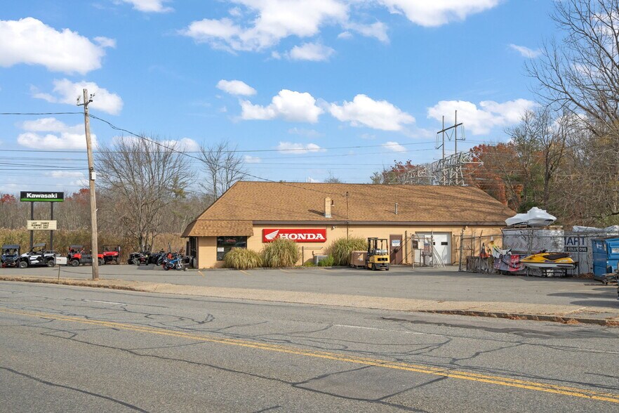 49 Main St, North Reading, MA à vendre - Photo de l’immeuble – Image 2 sur 9