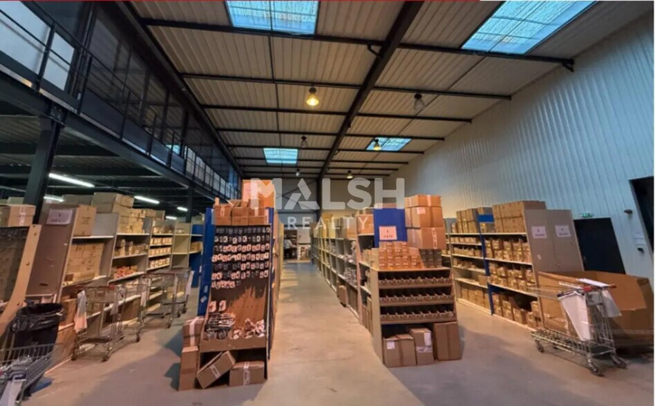 Local d’activités dans FLEURIEUX-SUR-L'ARBRESLE à louer - Photo de l’immeuble – Image 2 sur 10