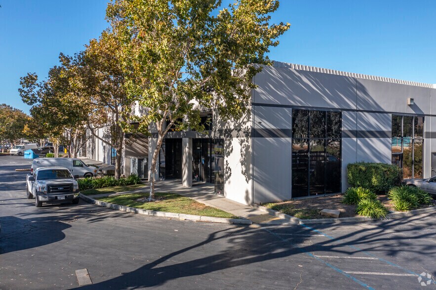 200-230 Railroad Ave, Milpitas, CA à louer - Photo principale – Image 1 sur 13