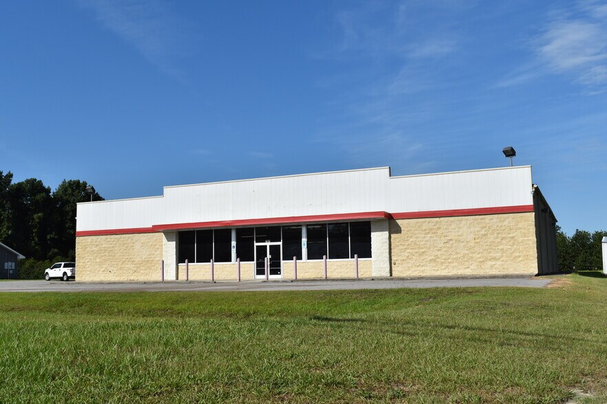 615 S Walnut St, Pamplico, SC à louer - Photo de l’immeuble – Image 1 sur 24