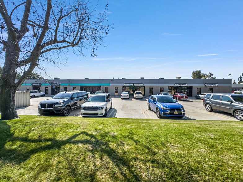 400 W Lambert Rd, Brea, CA à vendre - Photo de l’immeuble – Image 3 sur 6