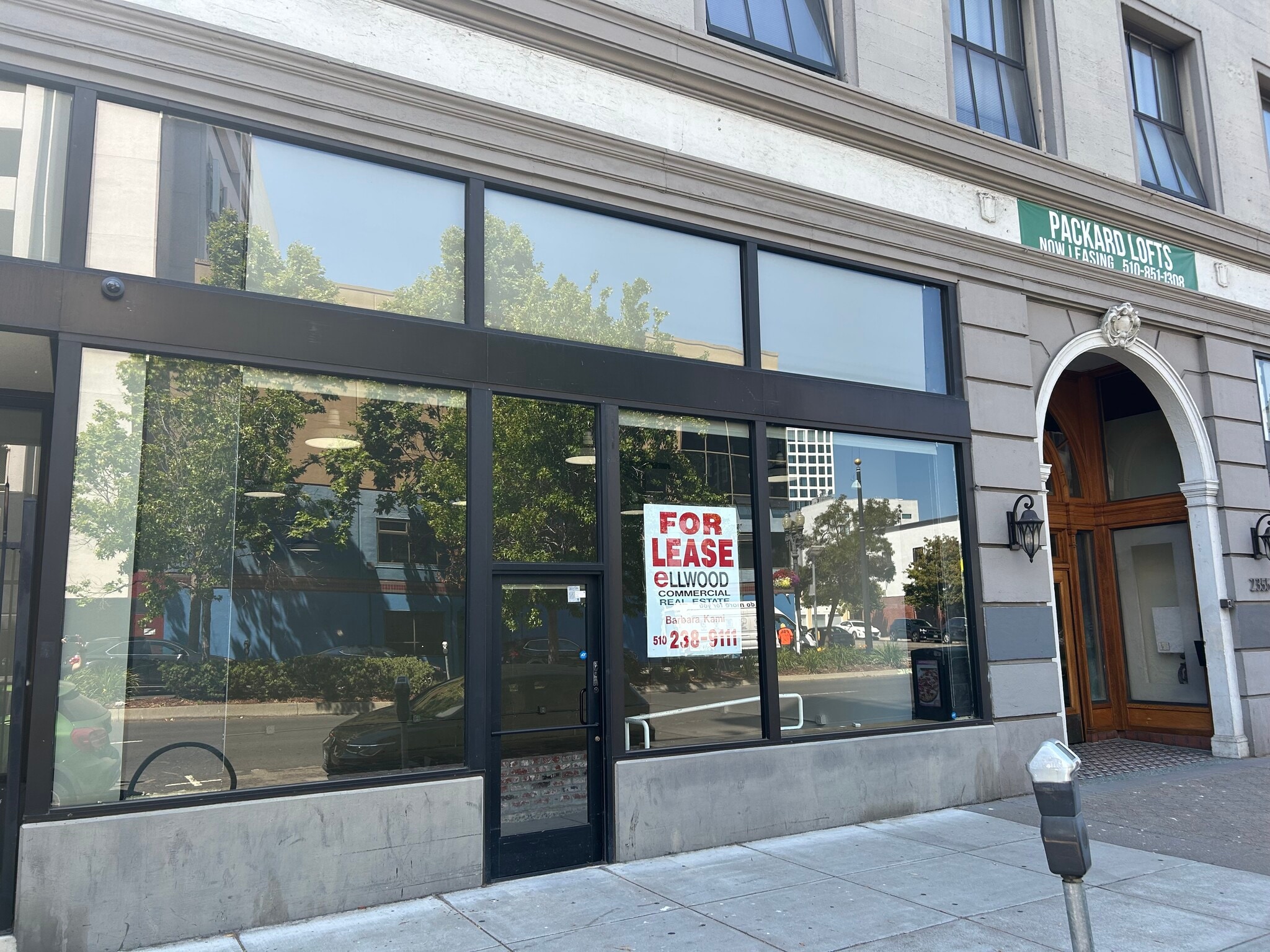 2355 Broadway, Oakland, CA à louer Photo de l’immeuble– Image 1 sur 5
