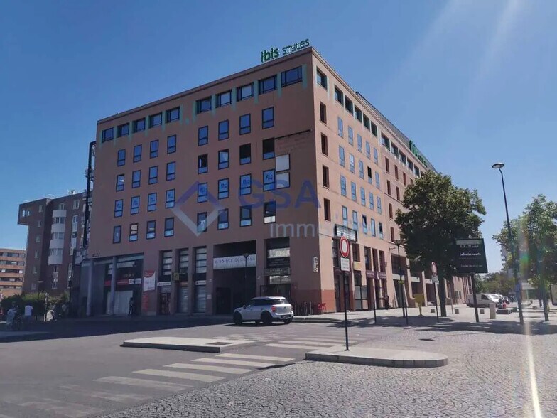 Bureau dans Évry-Courcouronnes à louer - Photo de l’immeuble – Image 1 sur 12