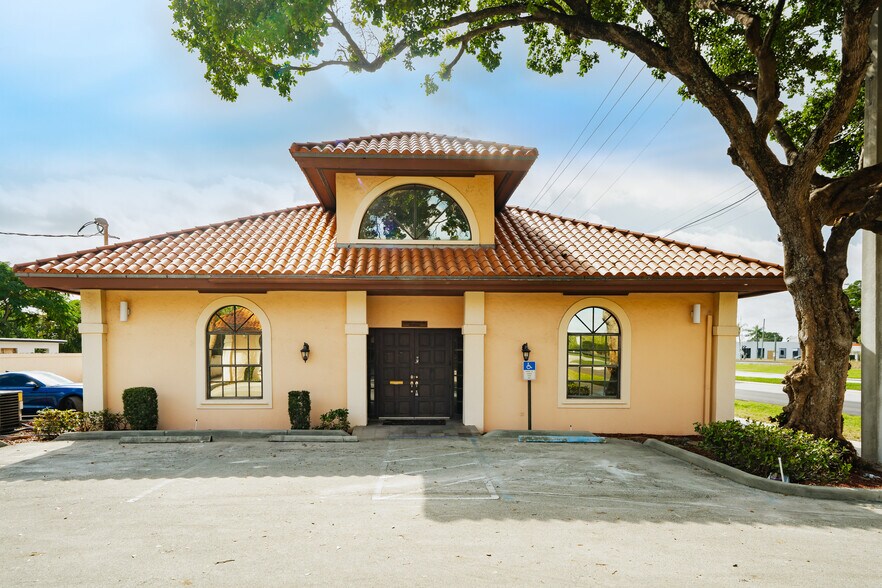 2120 N Dixie Hwy, Boca Raton, FL à louer - Photo de l’immeuble – Image 3 sur 22