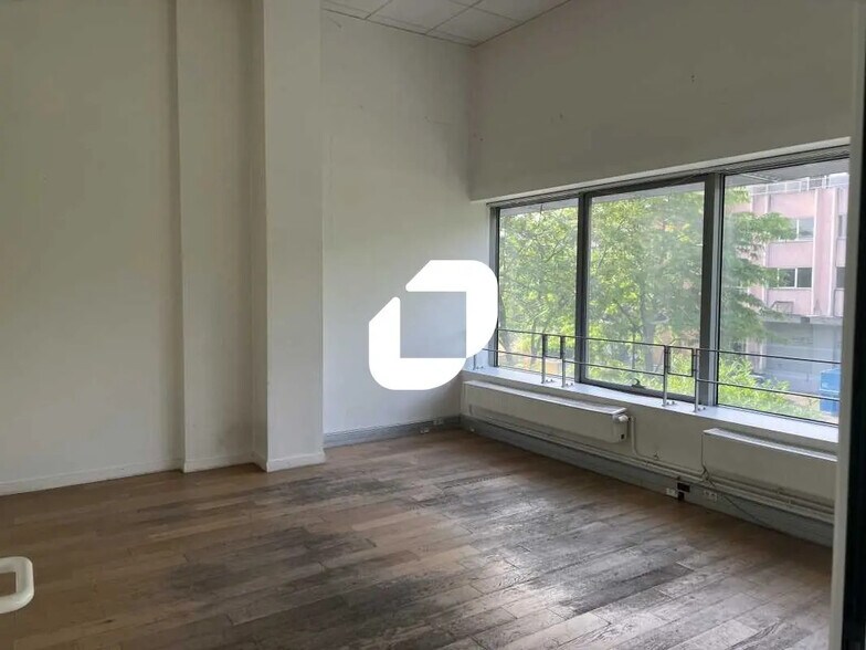 Bureau dans Saint-Denis à louer - Photo de l’immeuble – Image 2 sur 9