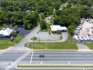 Plus de détails pour 410 E Palm St, Fruitland Park, FL - Local commercial à louer