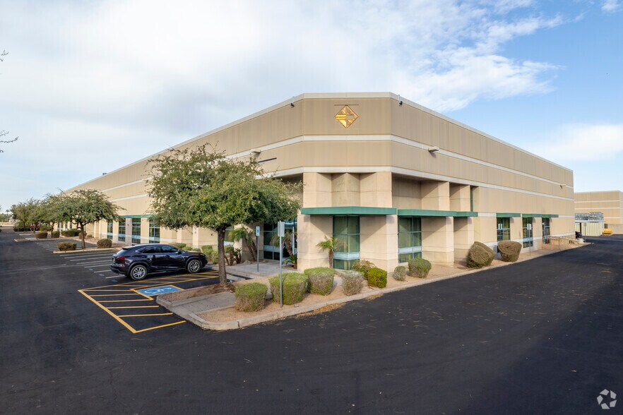 1019 N Colorado St, Gilbert, AZ à louer - Photo de l’immeuble – Image 1 sur 8