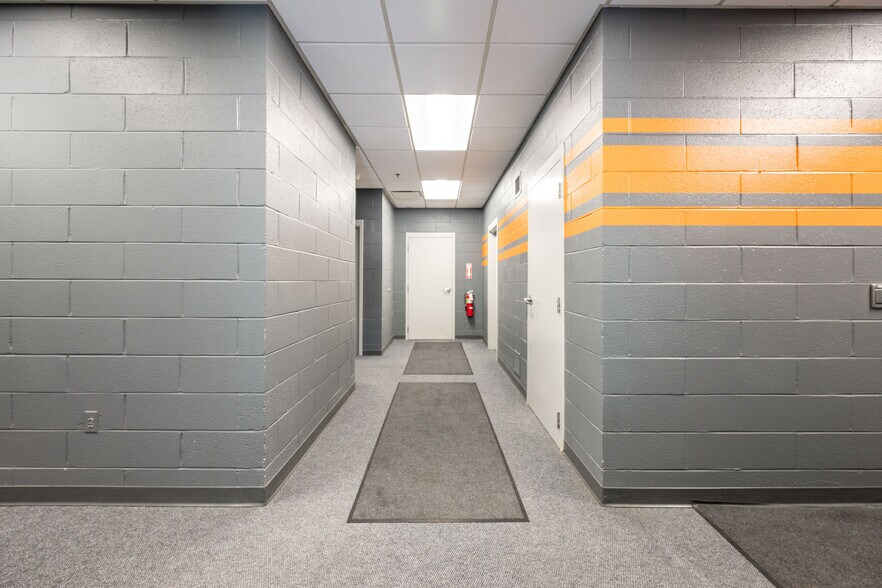 10 Mile Hill Rd, Newtown, CT à louer - Photo de l’immeuble – Image 3 sur 63