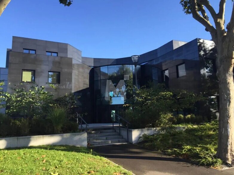 Local d'activités dans Grigny à vendre - Photo de l’immeuble – Image 1 sur 14