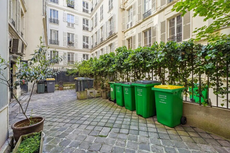 Local d’activités dans Paris à louer - Photo de l’immeuble – Image 3 sur 15