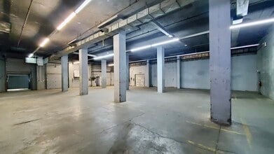 5571 Rue Paré, Montréal, QC à louer Photo intérieure– Image 2 sur 7