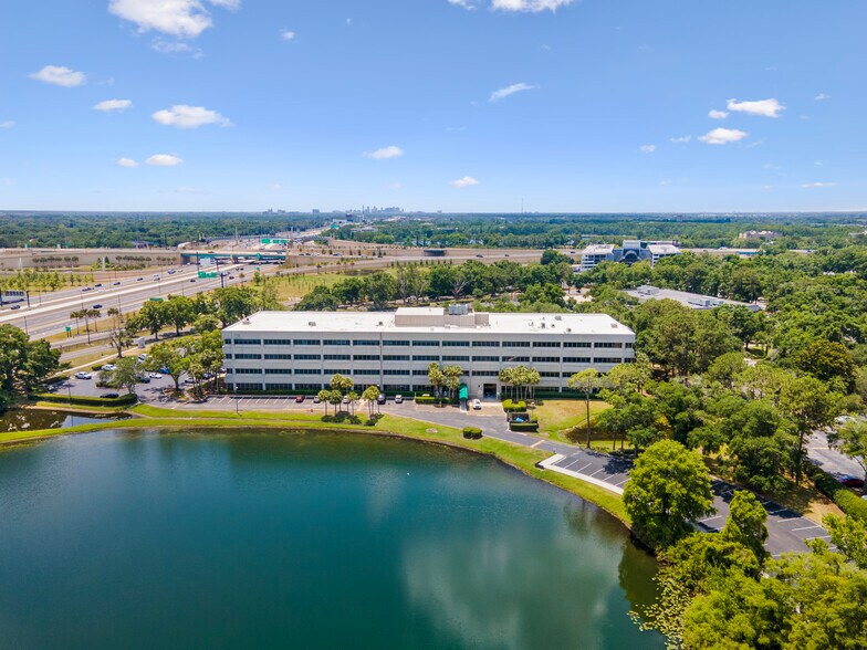 850 Trafalgar Ct, Maitland, FL à louer - Photo de l’immeuble – Image 2 sur 21