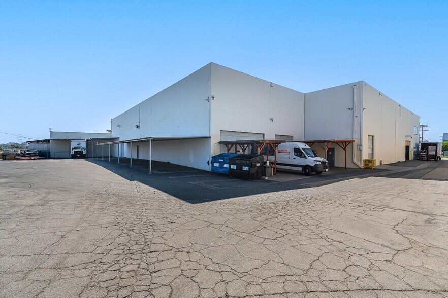 9142 Independence Ave, Chatsworth, CA à vendre - Photo de l’immeuble – Image 3 sur 26