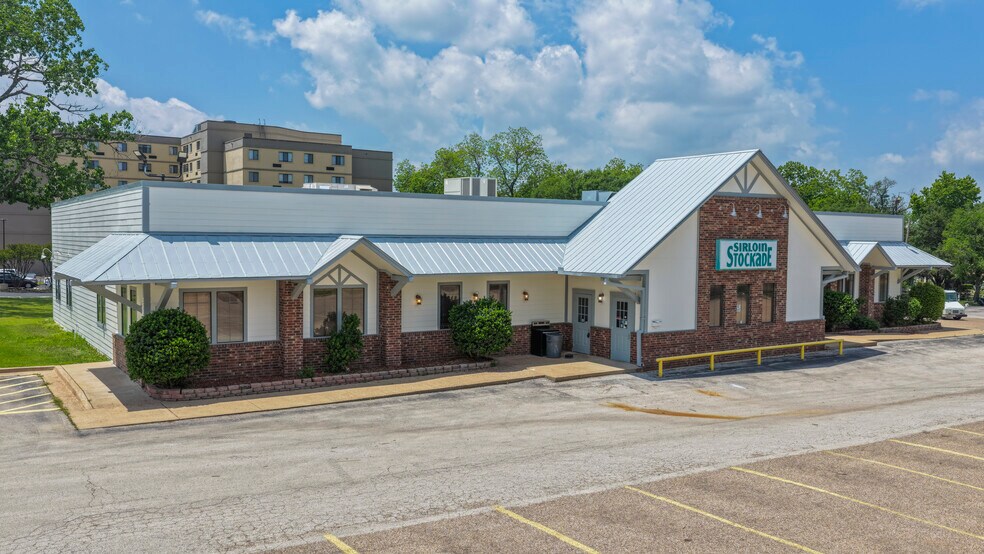 2508 W 7th Ave, Corsicana, TX à louer - Photo de l’immeuble – Image 1 sur 47