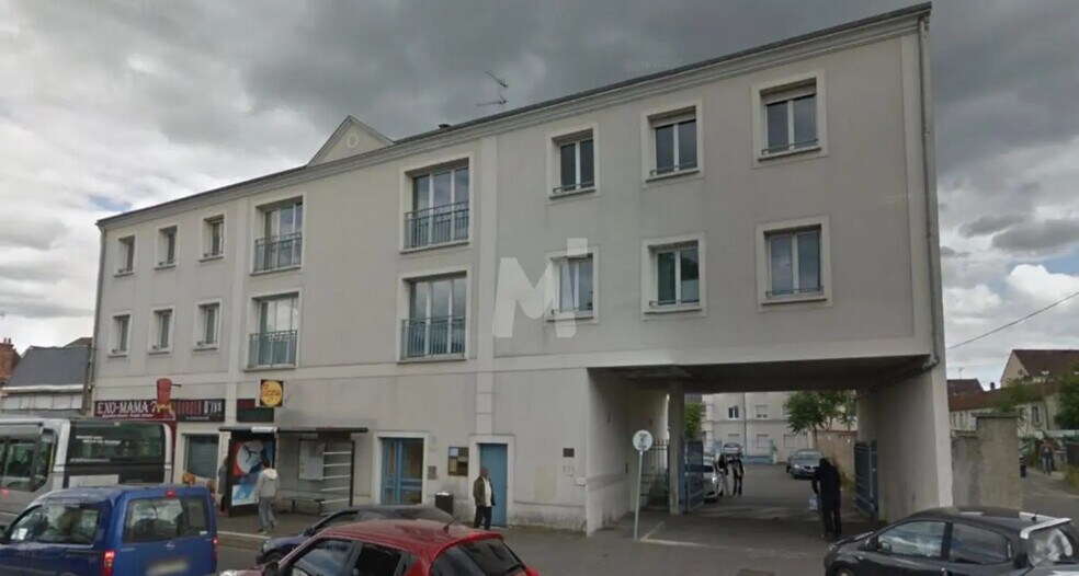 Bureau dans Dammarie-les-Lys à louer - Photo de l’immeuble – Image 1 sur 2